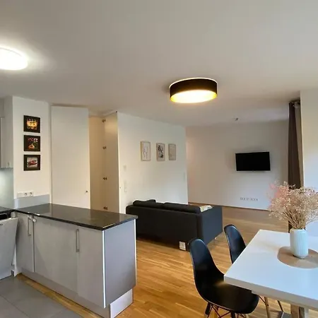Zentrale 4 Zi Whg In Apartment