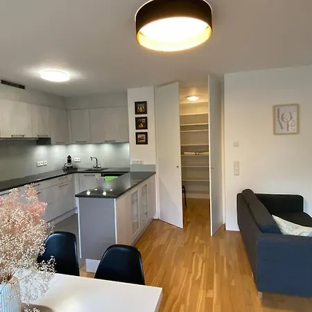 Zentrale 4 Zi Whg In شقة